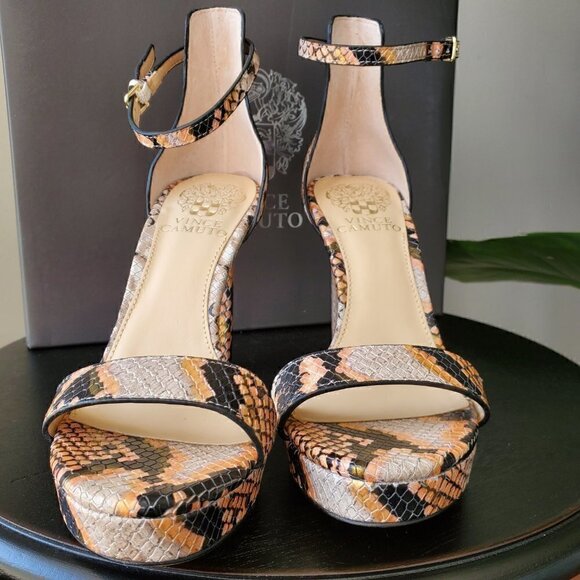 VINCE CAMUTO BALINDIA PLATFORM SANDALS - Picture 3 of 5
